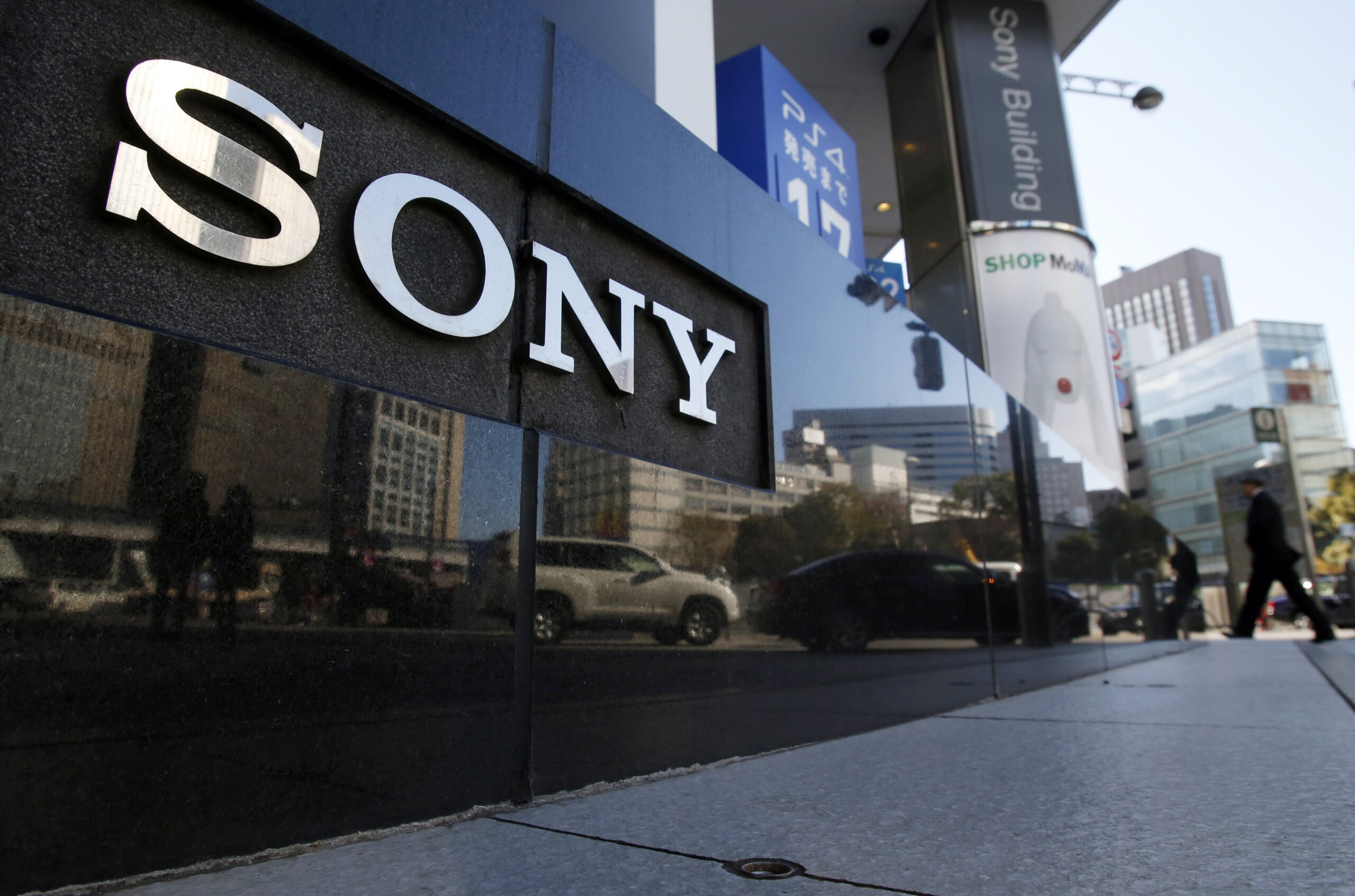 A logo of Sony Corp is seen outside its showroom in Tokyo February 5, 2014. Japanese electronics maker Sony Corp warned it expects a net loss of 110 billion yen ($1.1 billion) this fiscal year as it absorbs restructuring costs linked to its moves to exit the personal computer business. Picture taken February 5, 2014. REUTERS/Yuya Shino (JAPAN - Tags: BUSINESS LOGO) - RTX18A18