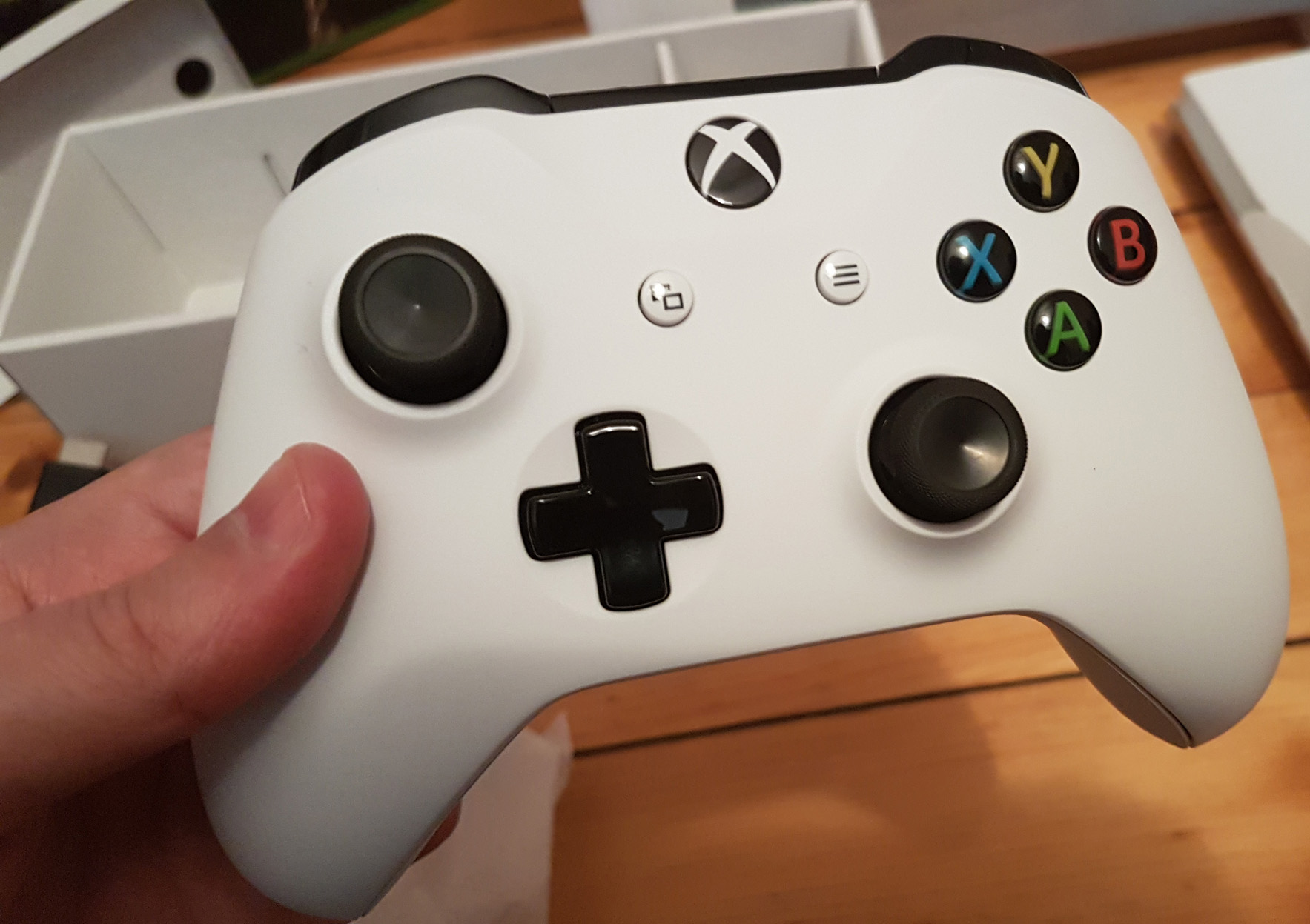 Xbox one s white